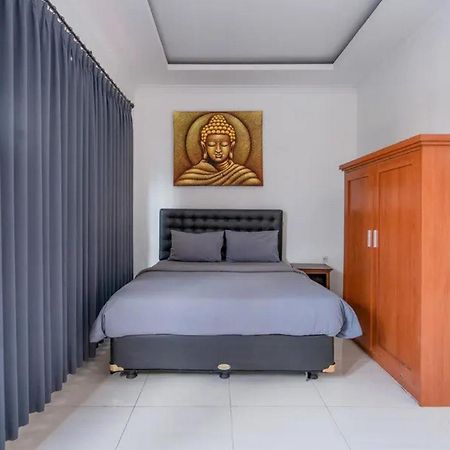Ceria Guesthouse Seminyak Mitra Reddoorz Exterior photo