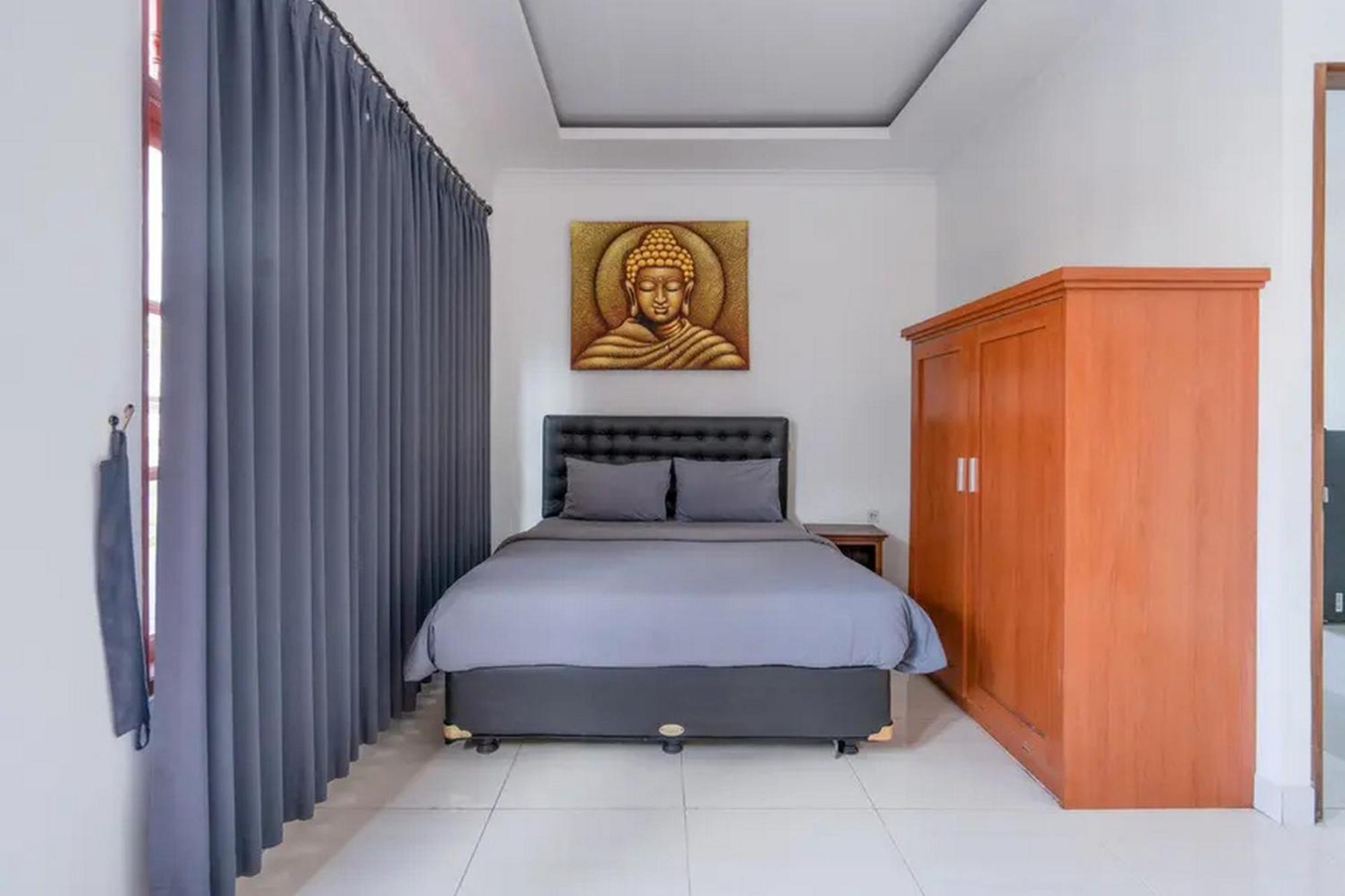 Ceria Guesthouse Seminyak Mitra Reddoorz Exterior photo