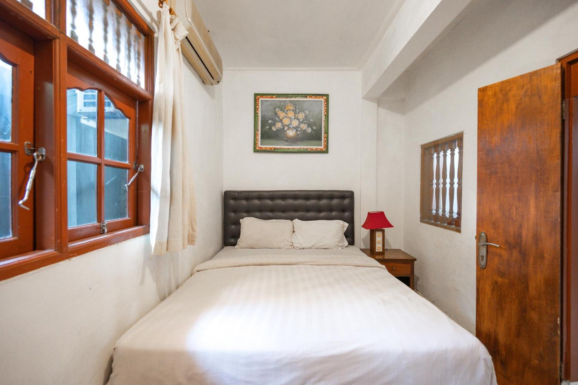 Ceria Guesthouse Seminyak Mitra Reddoorz Exterior photo
