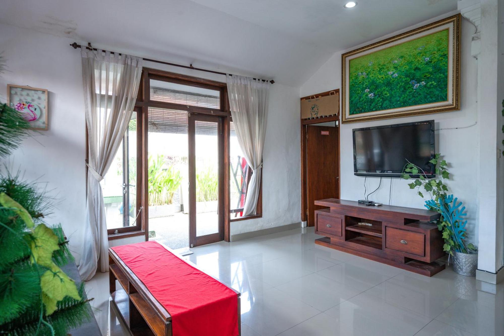 Ceria Guesthouse Seminyak Mitra Reddoorz Exterior photo