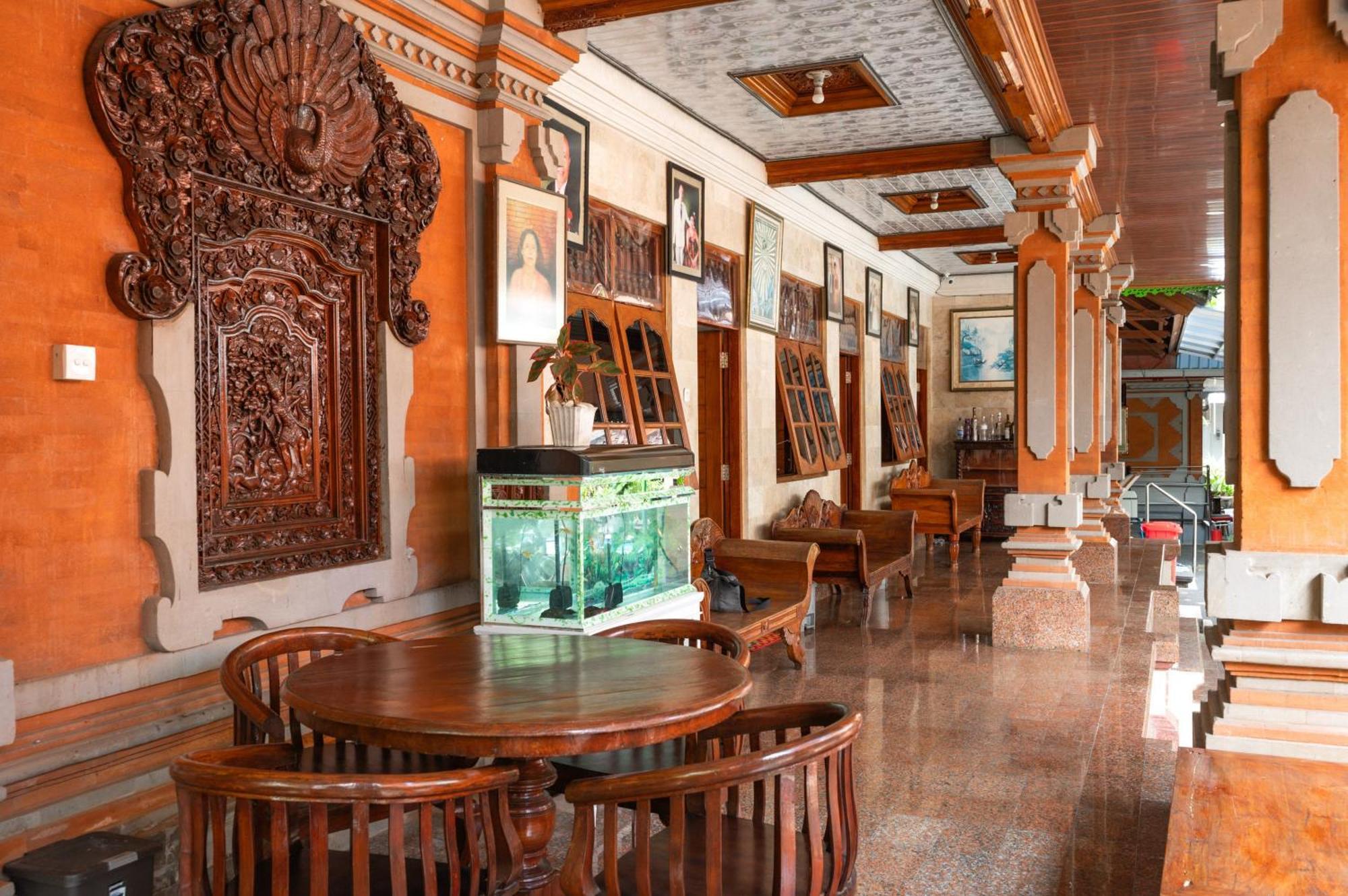 Ceria Guesthouse Seminyak Mitra Reddoorz Exterior photo