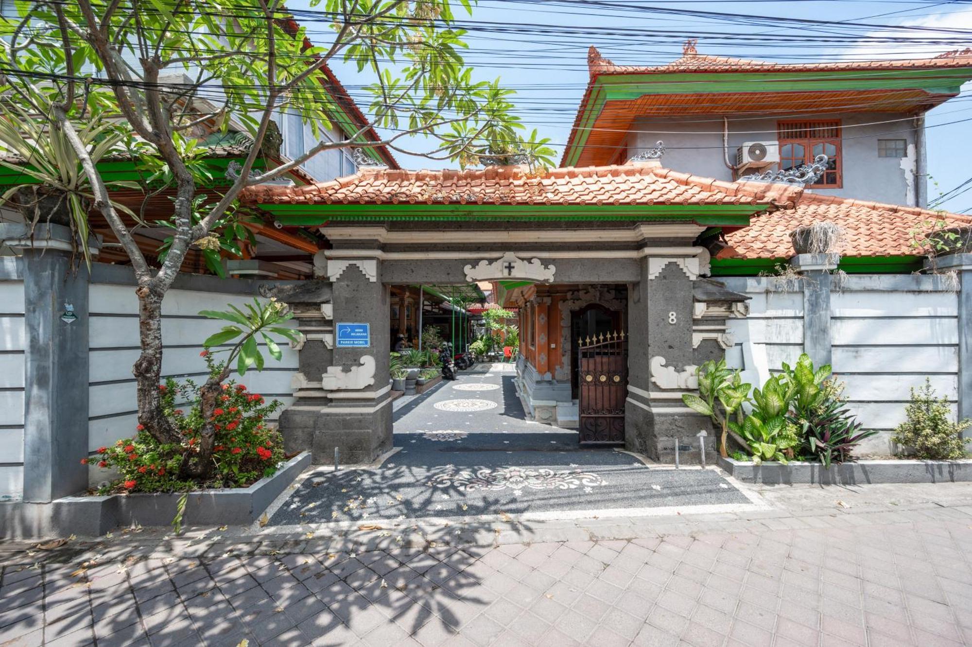 Ceria Guesthouse Seminyak Mitra Reddoorz Exterior photo