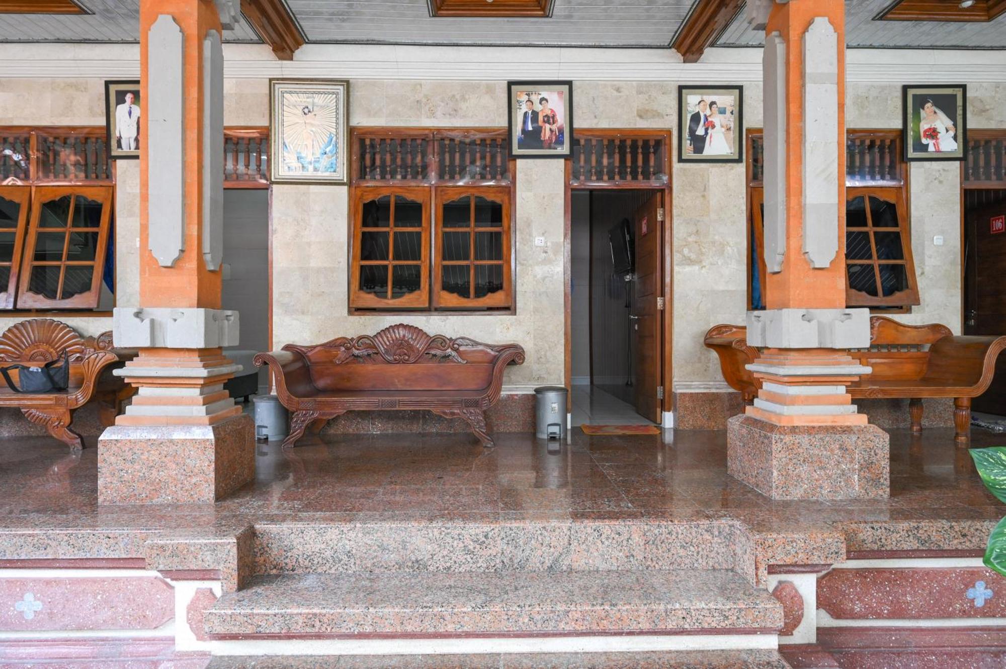 Ceria Guesthouse Seminyak Mitra Reddoorz Exterior photo