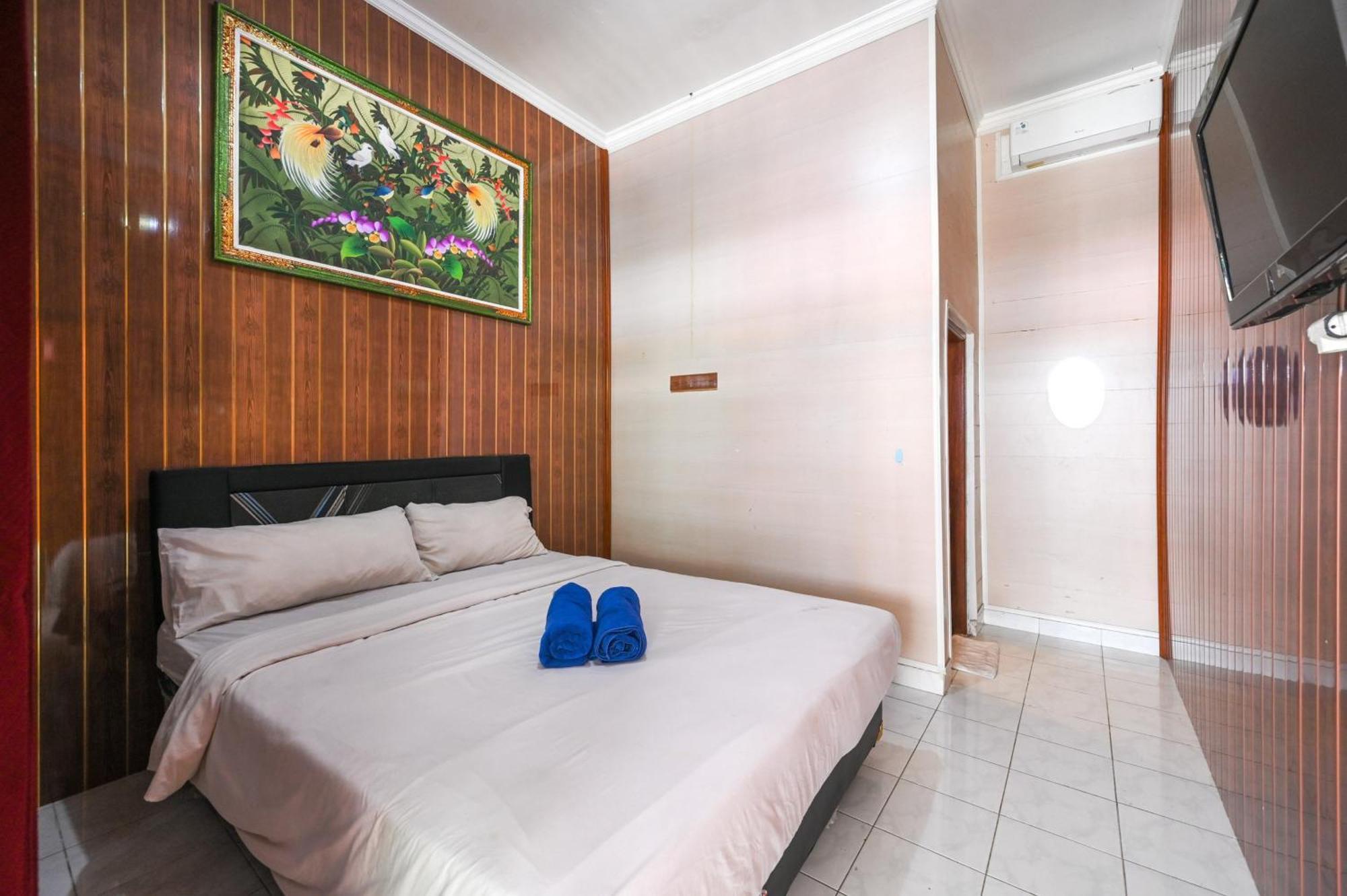 Ceria Guesthouse Seminyak Mitra Reddoorz Exterior photo