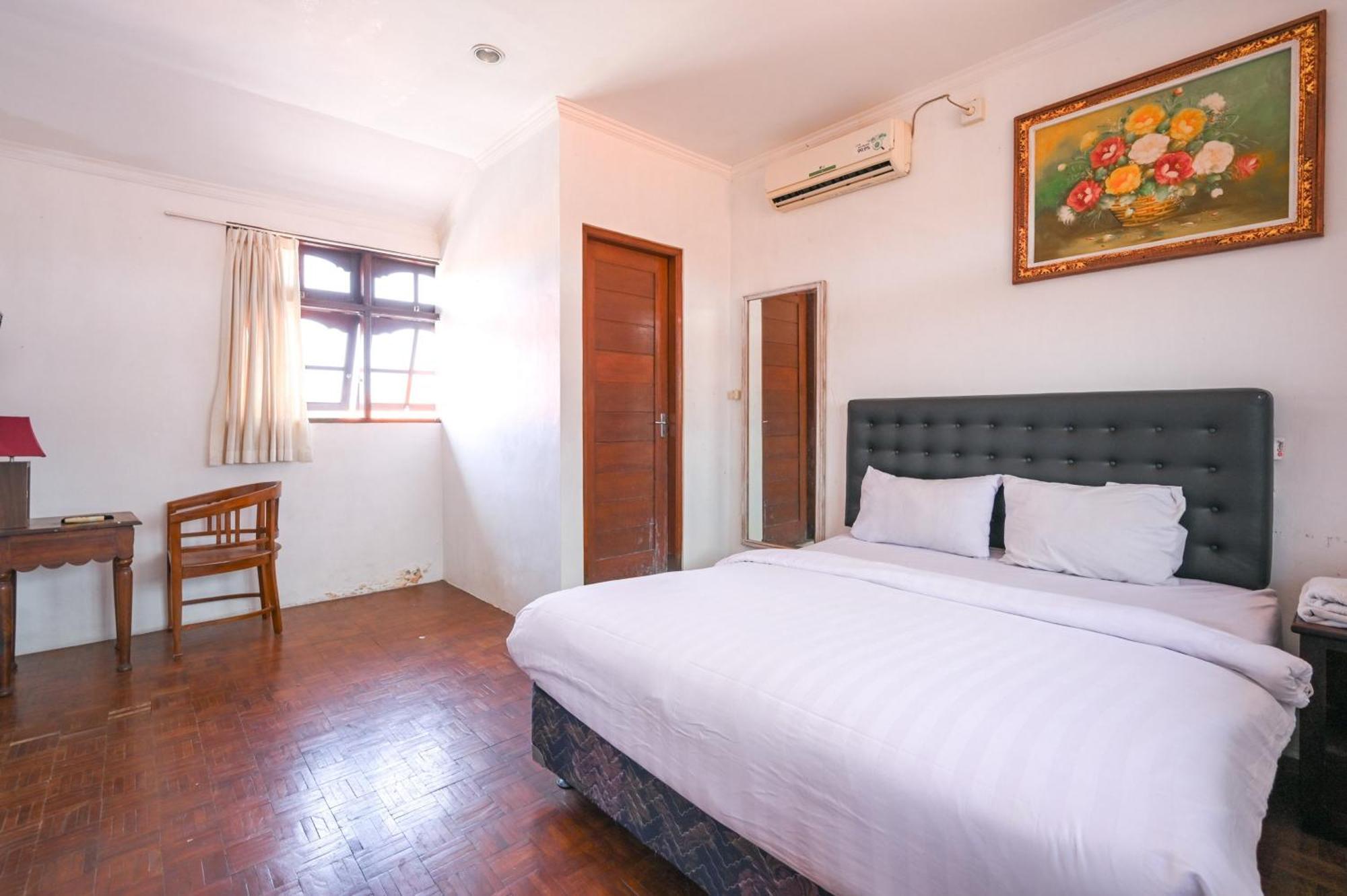 Ceria Guesthouse Seminyak Mitra Reddoorz Exterior photo