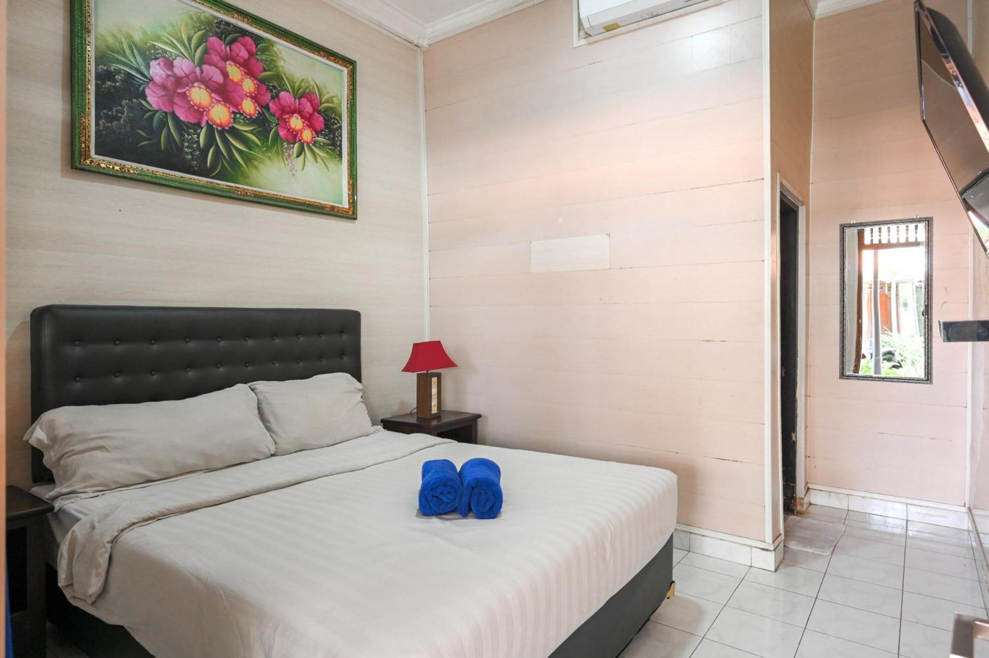 Ceria Guesthouse Seminyak Mitra Reddoorz Exterior photo