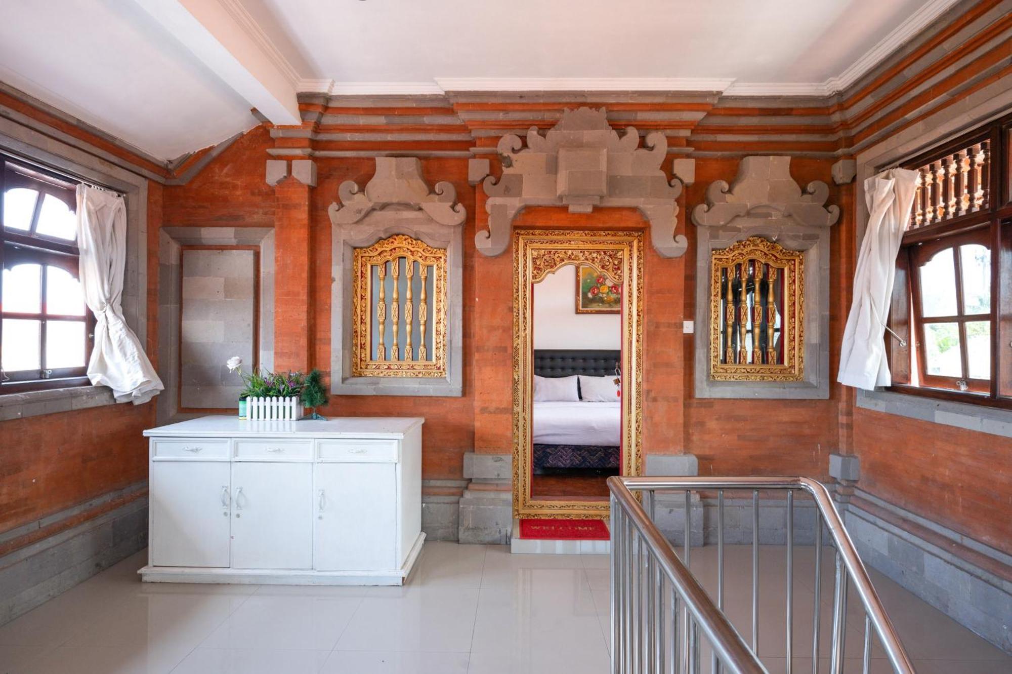 Ceria Guesthouse Seminyak Mitra Reddoorz Exterior photo