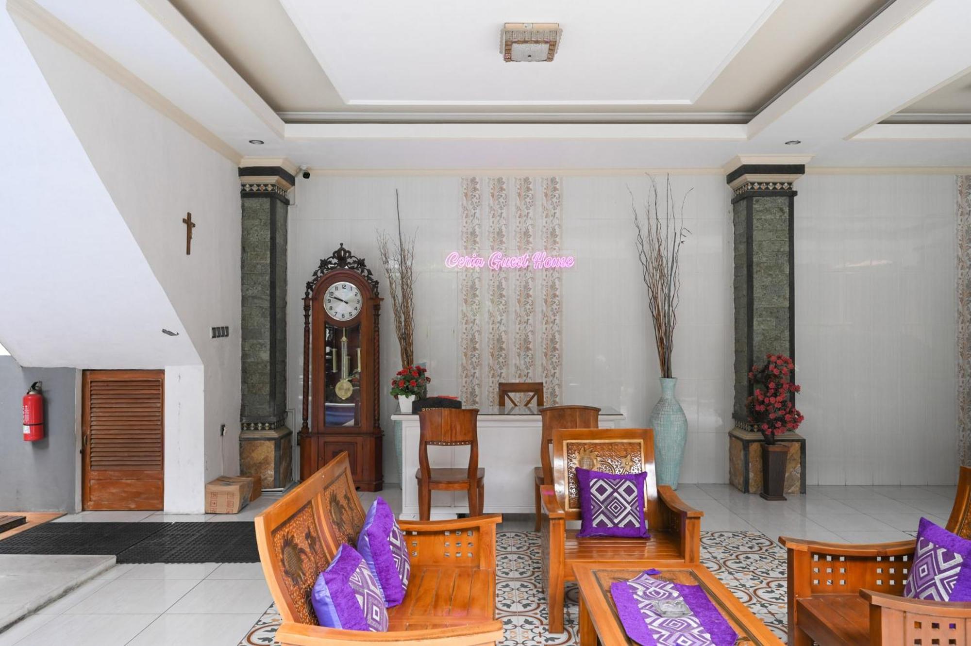 Ceria Guesthouse Seminyak Mitra Reddoorz Exterior photo