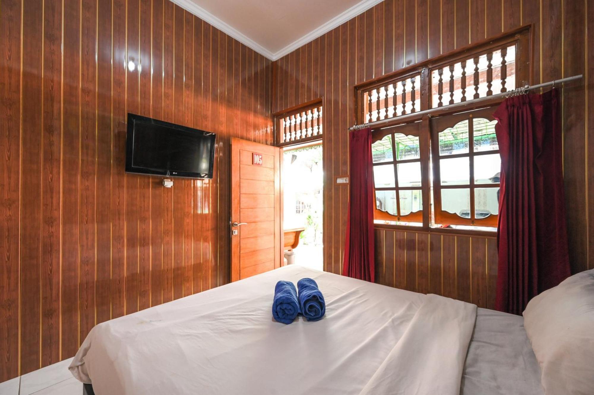 Ceria Guesthouse Seminyak Mitra Reddoorz Exterior photo