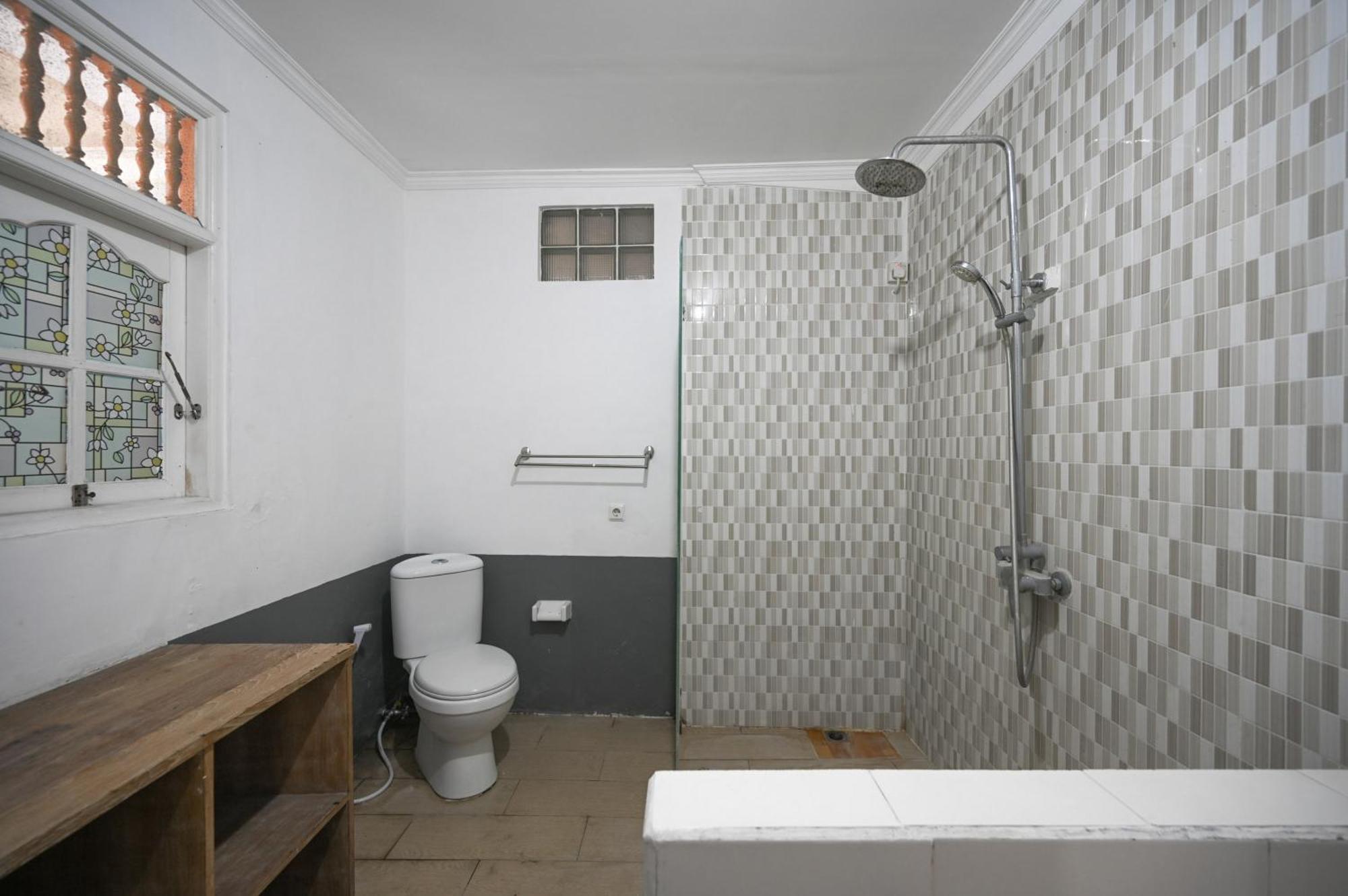 Ceria Guesthouse Seminyak Mitra Reddoorz Exterior photo