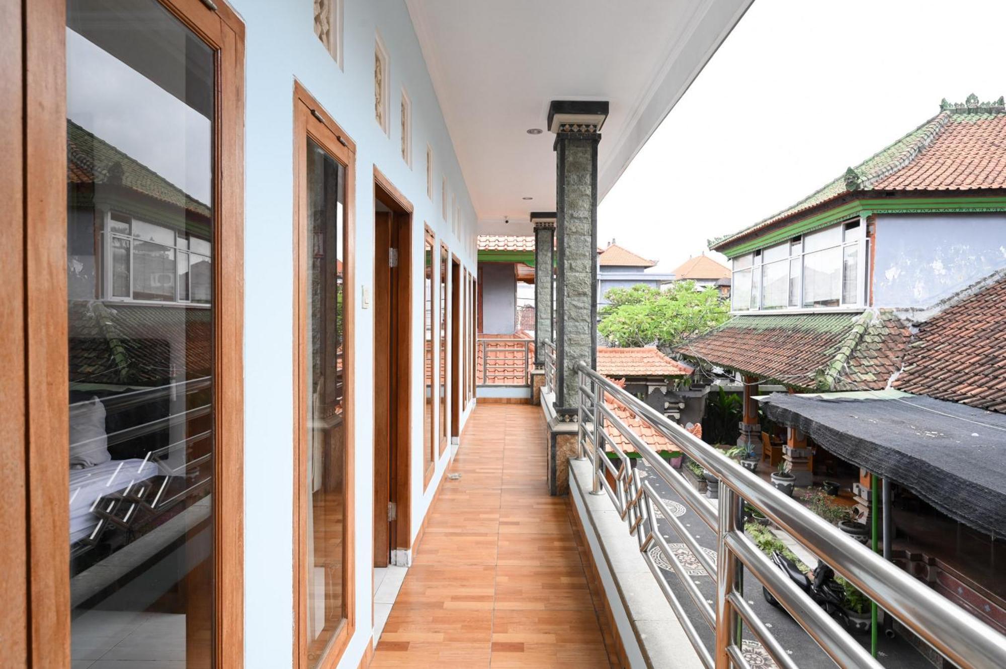 Ceria Guesthouse Seminyak Mitra Reddoorz Exterior photo