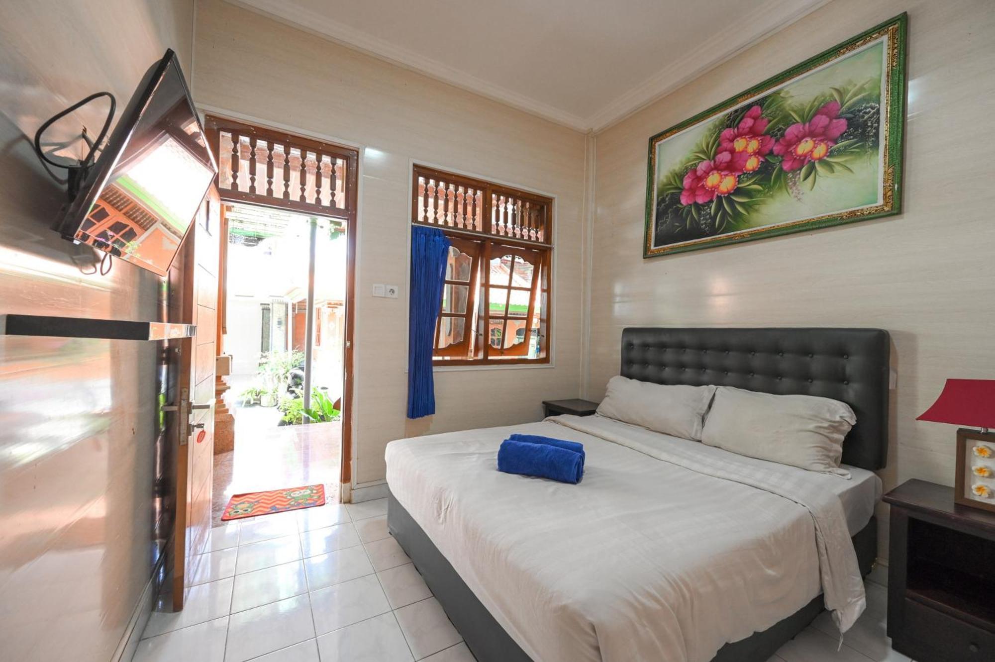 Ceria Guesthouse Seminyak Mitra Reddoorz Exterior photo