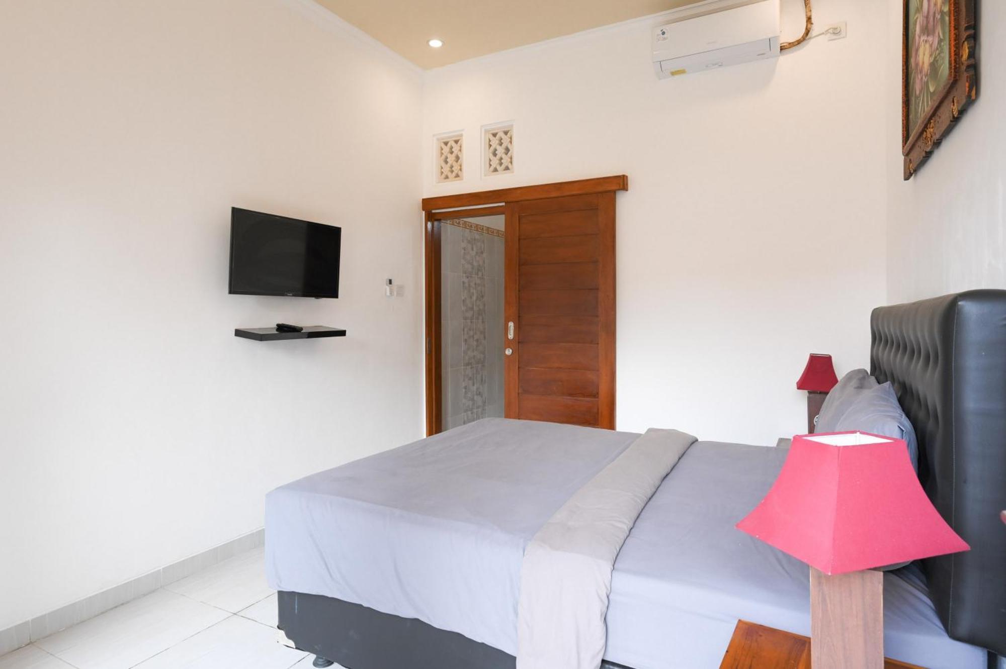 Ceria Guesthouse Seminyak Mitra Reddoorz Exterior photo