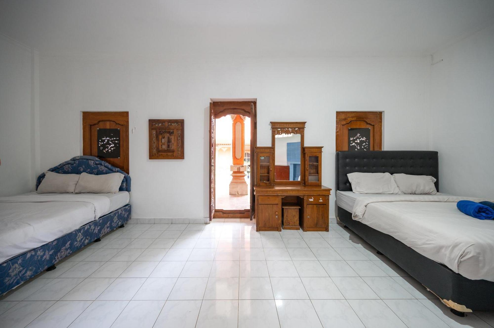 Ceria Guesthouse Seminyak Mitra Reddoorz Exterior photo