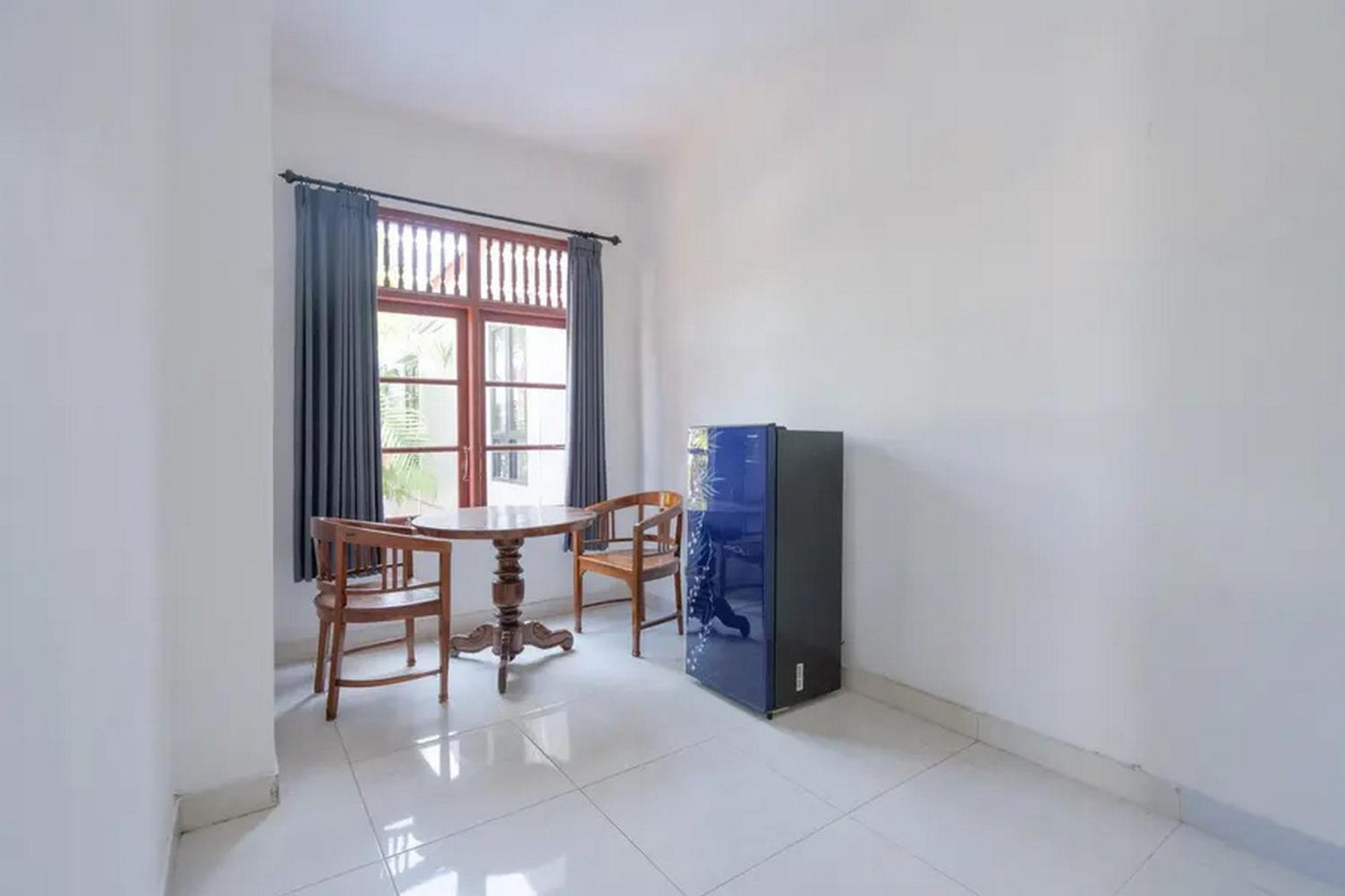 Ceria Guesthouse Seminyak Mitra Reddoorz Exterior photo