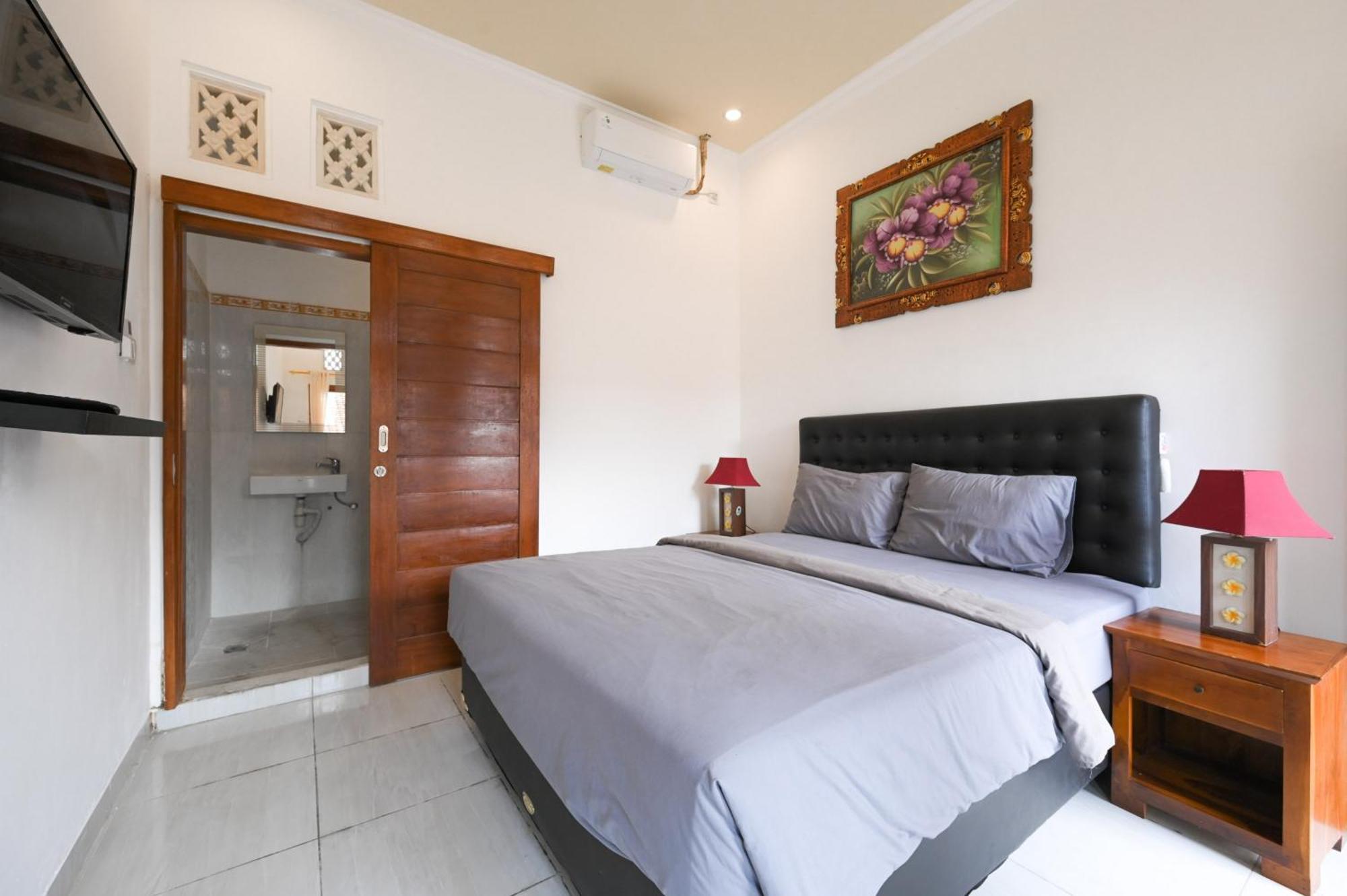 Ceria Guesthouse Seminyak Mitra Reddoorz Exterior photo