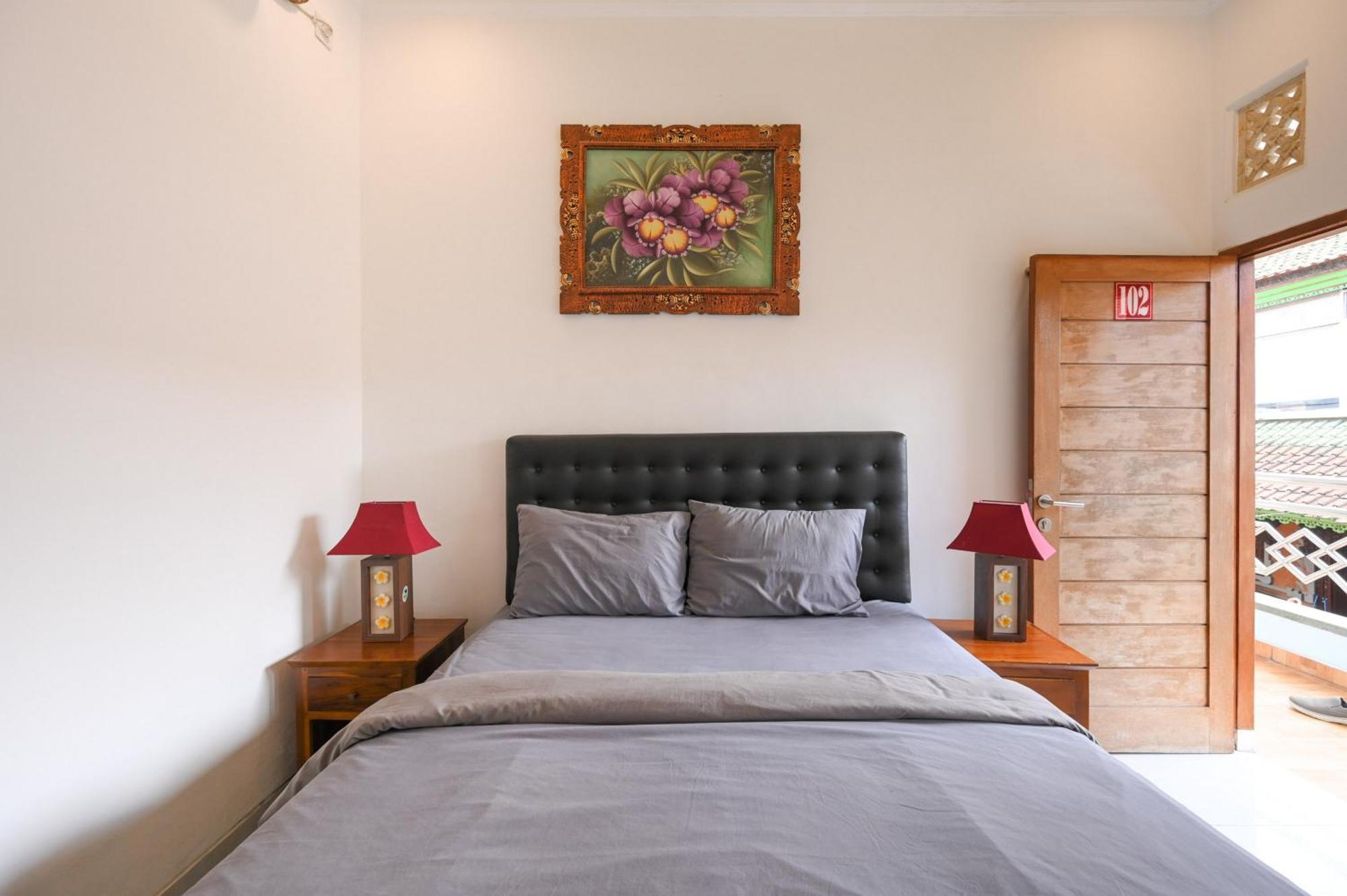 Ceria Guesthouse Seminyak Mitra Reddoorz Exterior photo